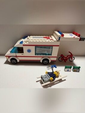 2012 LEGO CITY AMBULANCE Patient on Stretcher & Bicycle 4431 Minifigures